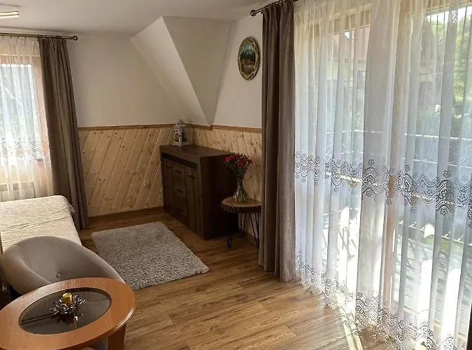 Goscinne Monika * זקופאנה